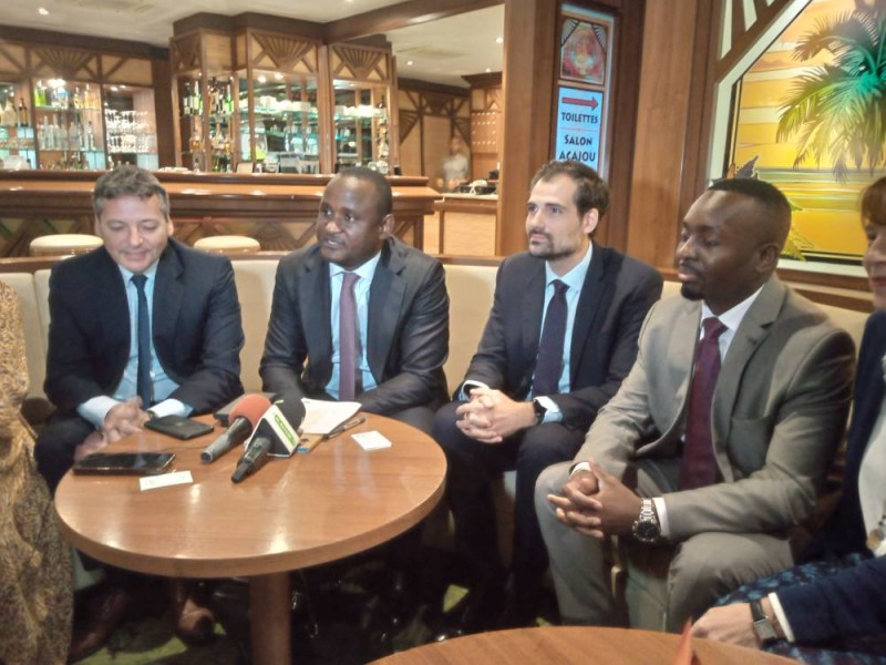 Pour Papa Amadou Sarr (2e à partir de la gauche), la jeunesse est un vecteur important pour le développement socio-économique d’un pays. ( Franck YEO)