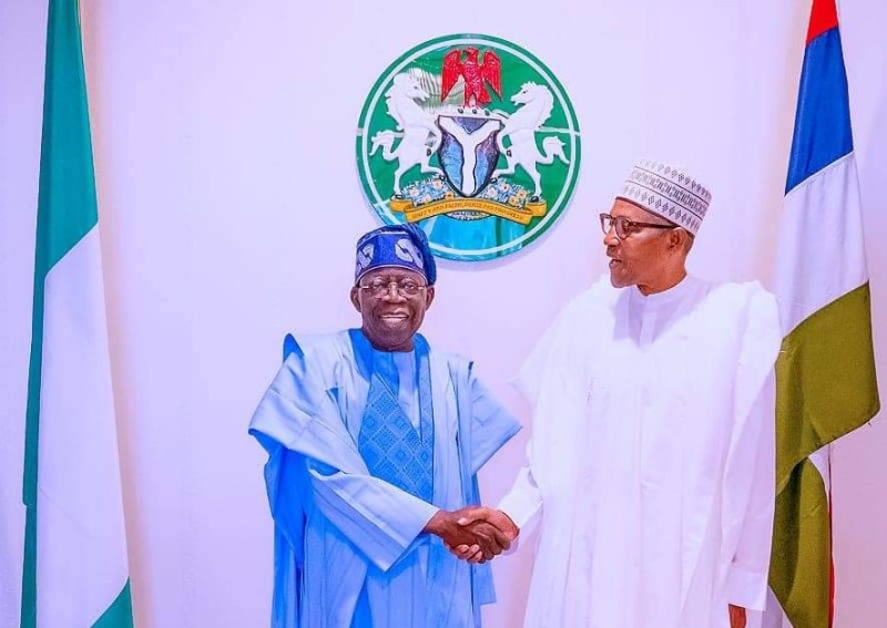 Le Président Buhari et son successeur Bola Ahmed Tinubu 
