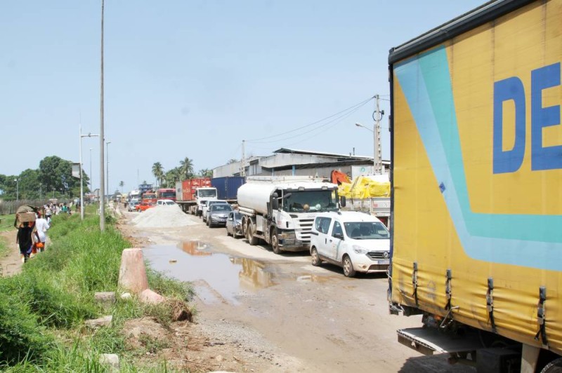 Un embouteillage sans aucune issue (Dadié Véronique)