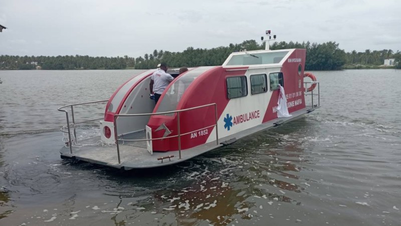 Une vue sous un autre angle du bateau-ambulance. (Ph: Dr)