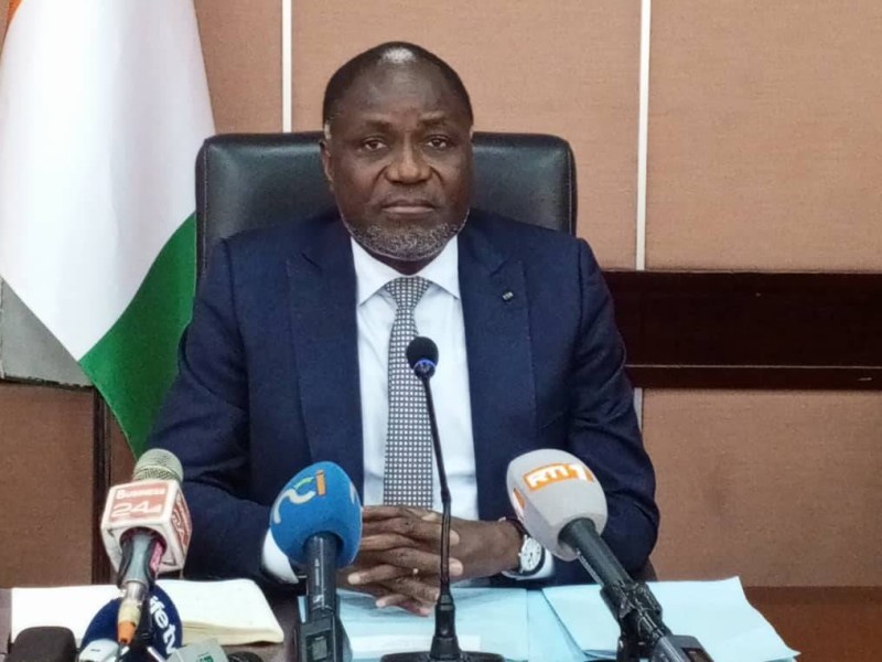 Le ministre des Mines, du Pétrole et de l’Energie, Mamadou Sangafowa-Coulibaly, lors de la conférence de presse. (Dr)