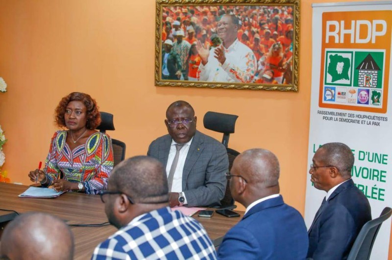 Le secrétaire exécutif du Rhdp, Cissé Bacongo a accueilli les nouveaux adhérents