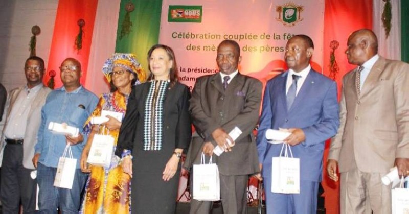 La ministre Françoise Remarck (au centre) a rendu hommage aux nouveaux retraités de son département. (Ph: Dr)