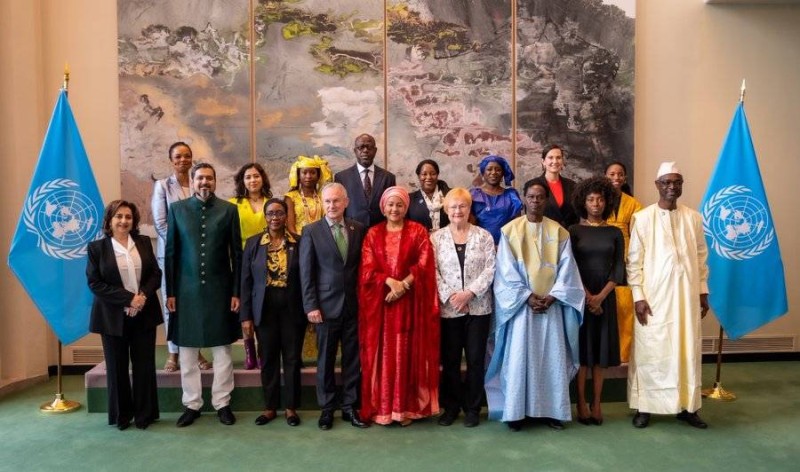 groupe du Segment de Haut Niveau de la célébration de la journée mondiale de lutte contre la désertification et la sécheresse. Le PRCOP15 au milieu deuxième rangée (DR)