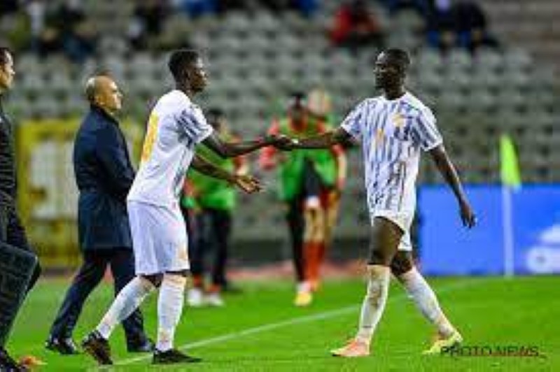 Odilon Kossonou (à gauche) et Eric Bailly incarnent deux générations dans la défense ivoirienne. (Dr)