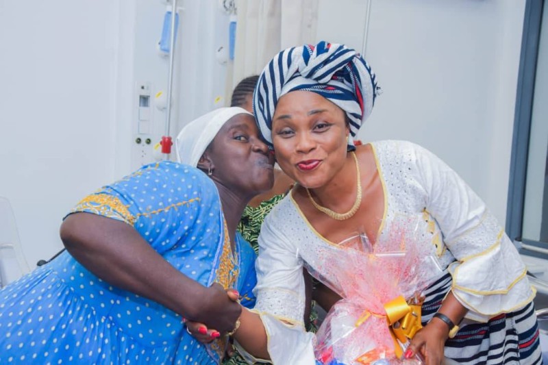 La candidate Nicole Dion en contact permanent avec la population de Danané. (DR)