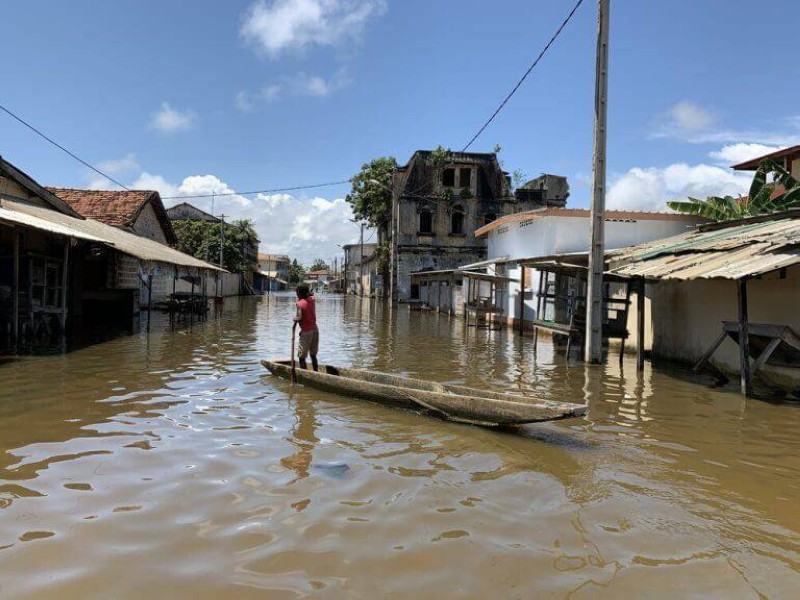 La ville de Grand-Bassam sous les eaux. (Ph: Dr)