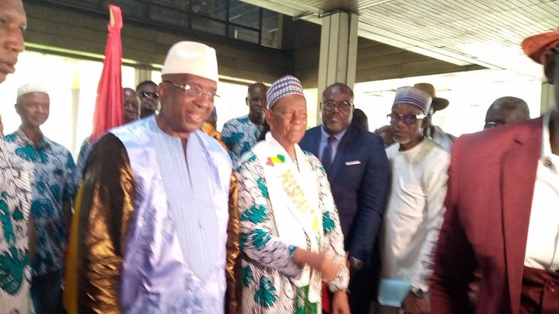 En présence du représentant diplomatique et des autorités ivoiriennes, Sékou Kaba, échappe au cou, a pris l’engagement de travailler pour le bonheur des guinéens vivants en Côte d’Ivoire.
