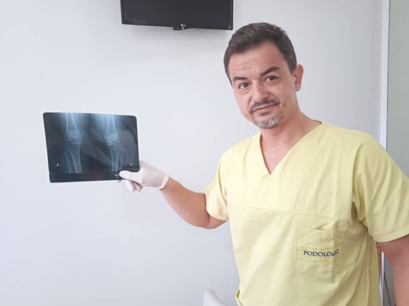 Joaquín Domínguez en train d'interpretter une radio. (DR)