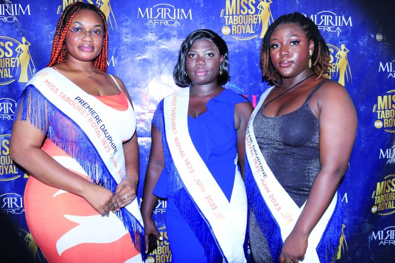 Eudoxie Gouaméné, la miss du mois de juin (au centre) et ses deux dauphines ont été présentées le 8 juillet. (Dr)