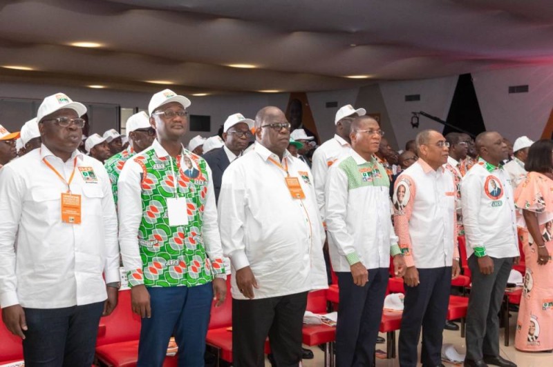Le ministre Laurent Tchagba à la cérémonie d'investiture des candidats du Rhdp