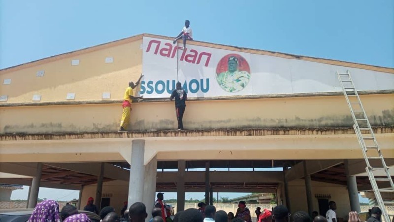 le palais du roi subit la furiat des manifestants (DR)