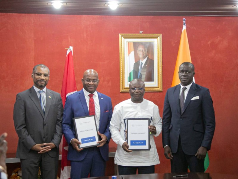 Les responsables des deux établissements entourés des ambassadeurs Anderson Blanc et Ouattara Bafétigué. (Ph: Dr)