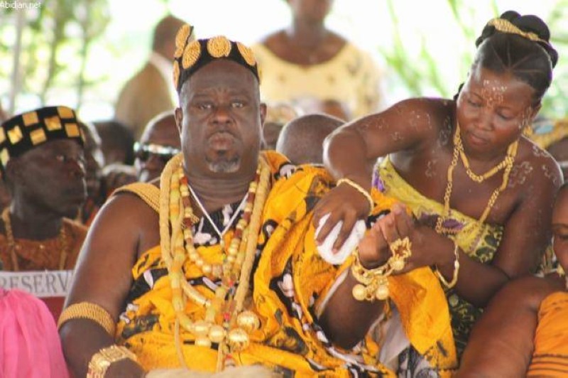 Le roi Kanga Assoumou n'a pas cédé son trône. 