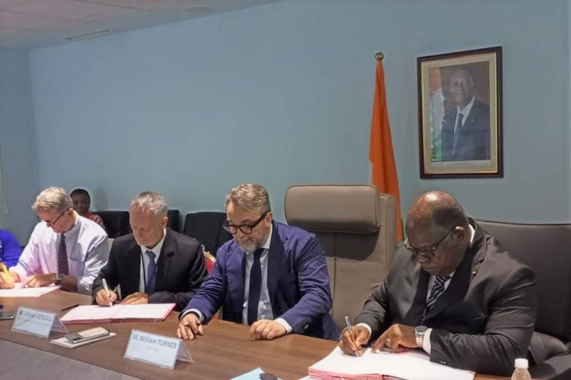 Signature de protocole d’accord sur la réhabiltation des forêts de Fengolo et de Yani (Ph: Salif D. CHEICKNA)