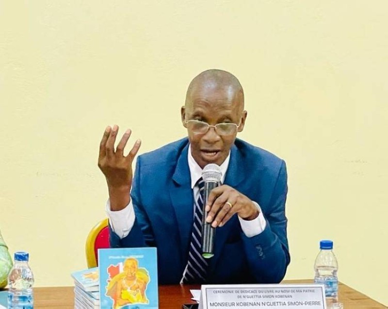 L’enseignant-écrivain, N’Guettia Simon Kobenan, met à l'enseigne les valeurs éducatives. (Photo : Dr)