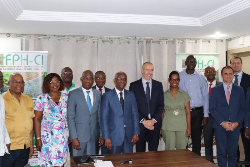 Les parties prenantes au terme de la signature du contrat. (Photo DR)