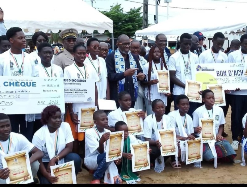 Les bacheliers de la commune sont repartis les bras chargés. (Ph: Dr)