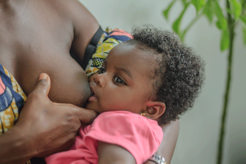 L'allaitement maternel fait du bien au bébé. (Ph: Dr)