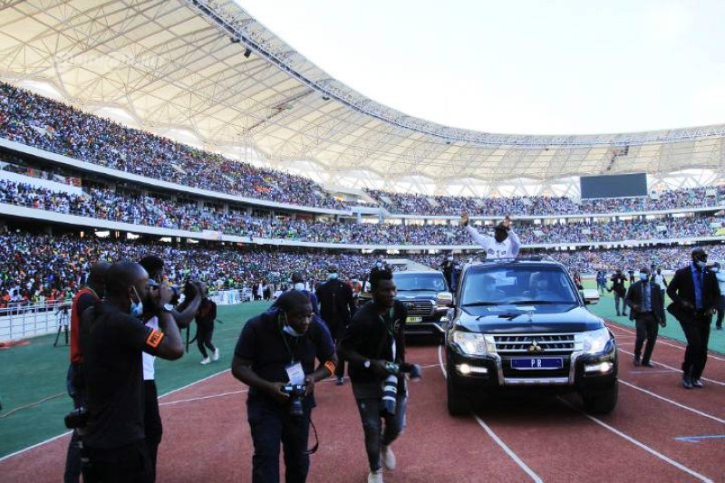 Le Président de la République, lors de l'inauguration du stade d'Ebimpé.