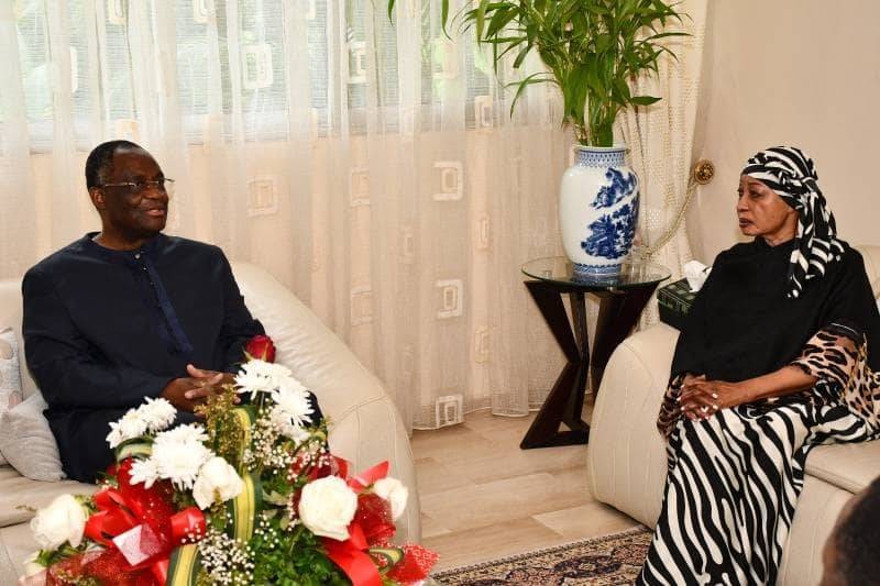 Le Pr Maurice Kakou Guikahué est allé dire ''yako''  à Henriette Konan Bédié. (Ph: Dr)