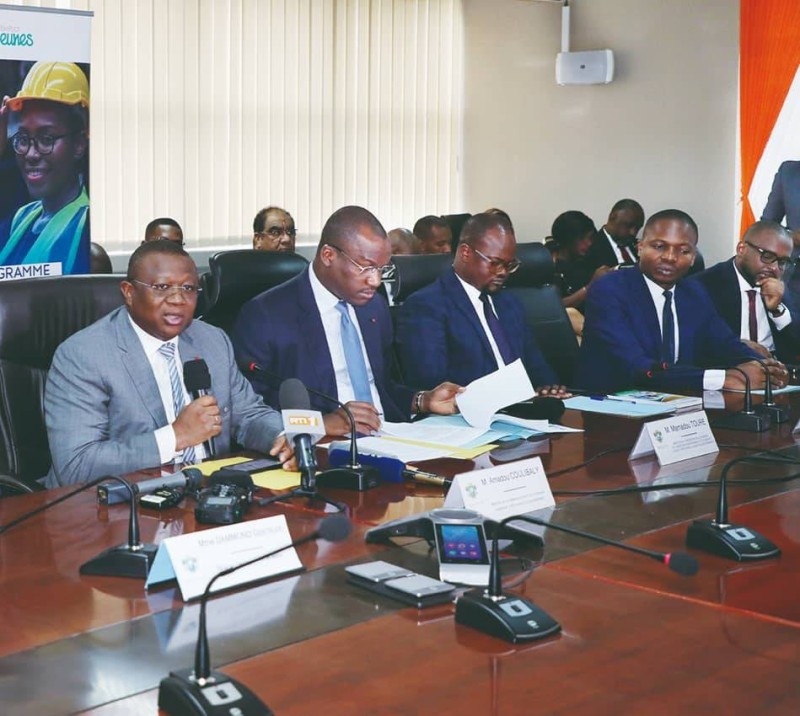 



Le ministre Mamadou Touré a bénéficié du soutien de son collègue Amadou Coulibaly. 
