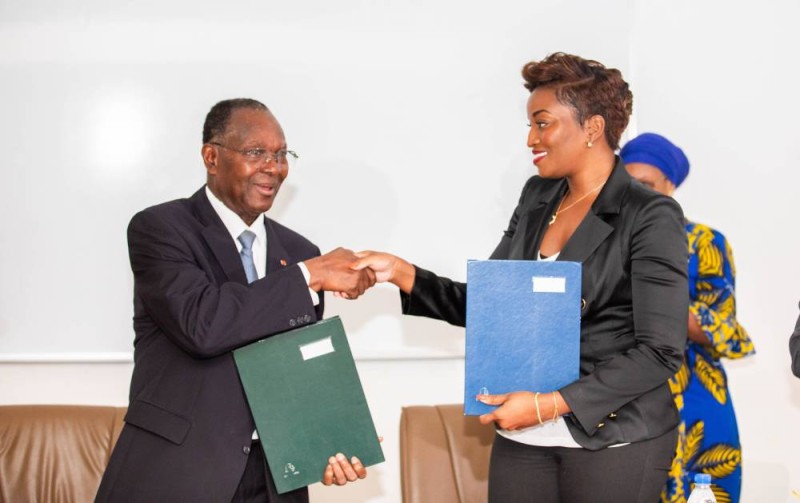 Echange de documents après la signature du partenariat