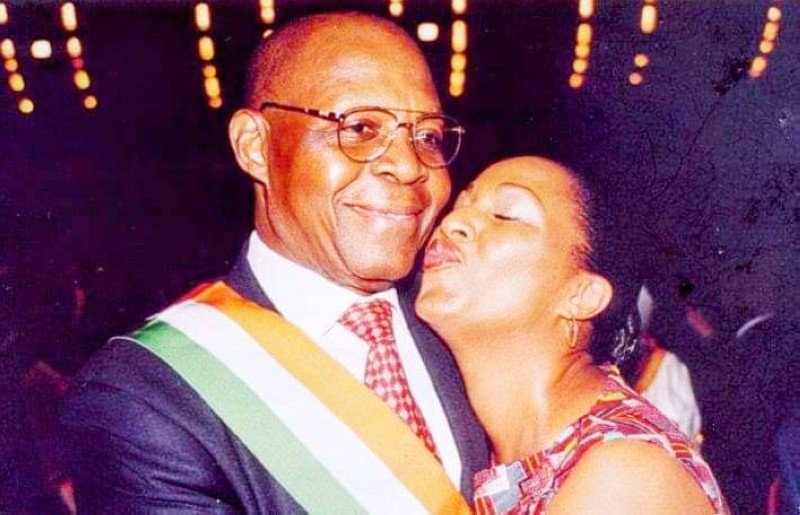 Yasmina Ouégnin pleure le Général Ouassénan Koné. (Ph: Dr)