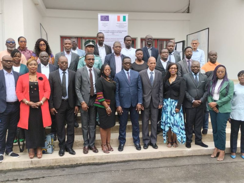 La cérémonie d’ouverture s’est achevée par une photo de famille. (Photo : Dr)