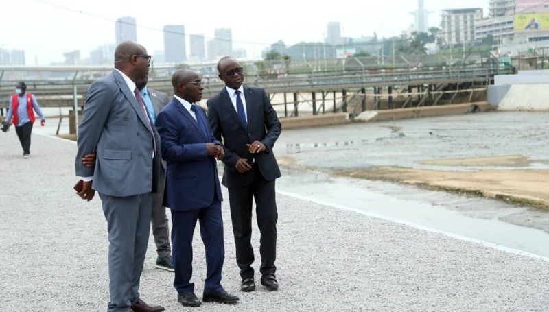 



Le ministre de l’Hydraulique, de l’Assainissement et de la Salubrité, Bouaké Fofana, a pu s’imprégner de la situation. (Photos  : Sébastien Kouassi) 