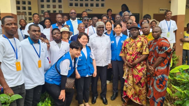 Plus de 2000 patients du district d'Abidjan ont été auscultés par les médécins asiatiques. (Ph DR)