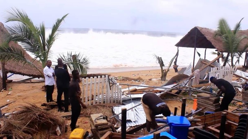 De nombreux dégâts causés par les vagues. (Dr)