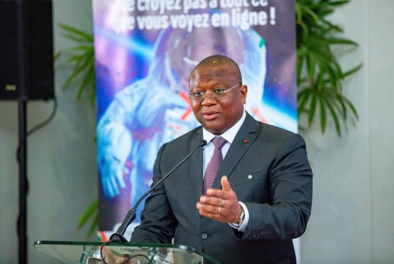 Le ministre de la Communication et de l’Économie numérique, Amadou Coulibaly, a procédé au lancement de la campagne "En ligne tous responsables". (Photo : Dr)
