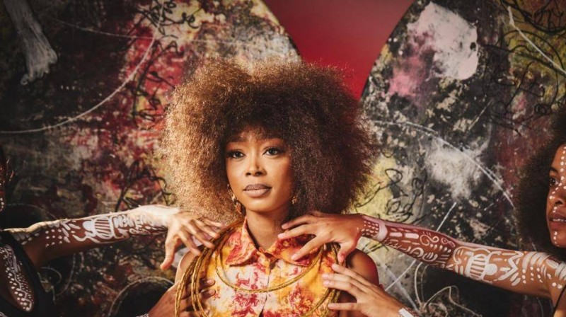 Erela cultive dès son enfance, une passion folle pour la musique.