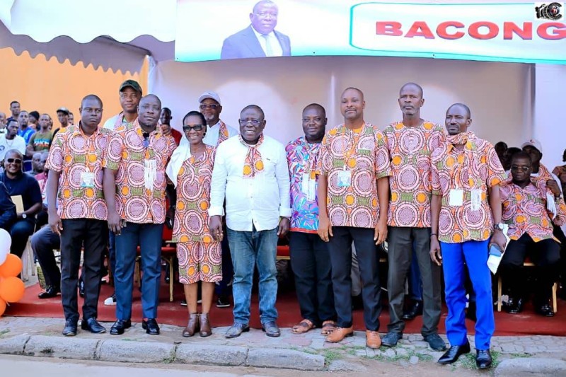 Cissé Bacongo (en blanc) a exprimé sa gratitude aux initiateurs (Bavane)