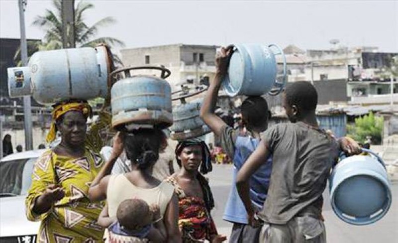 Des personnes à la recherche du gaz butane. (Ph: Dr)