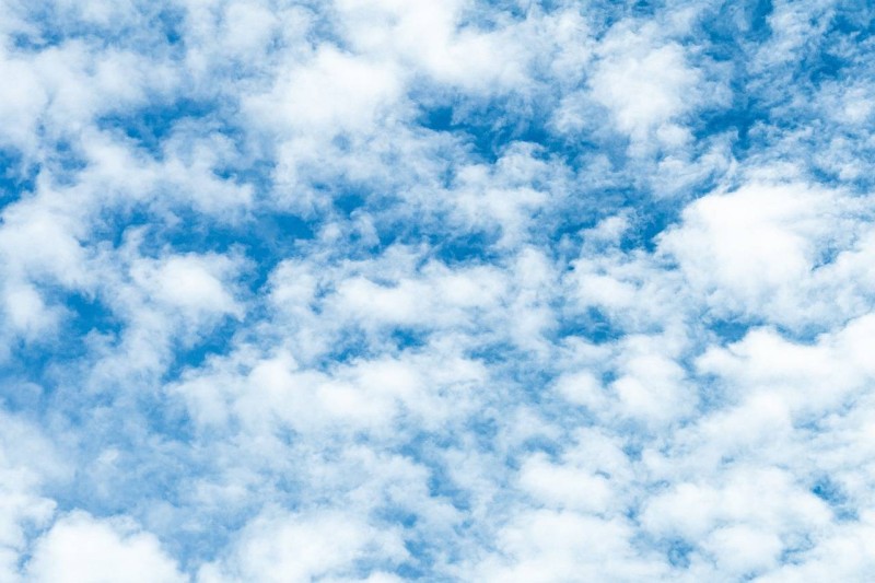Ciel nuageux.  (Ph: Dr)