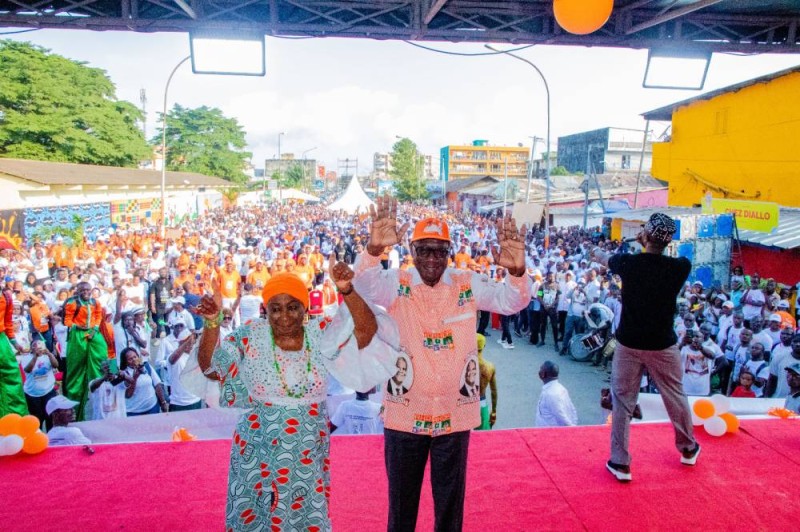 





Le Rhdp a procédé, hier, au lancement de la campagne de son candidat de Treichville devant l’école régionale (Photos: DR) 
