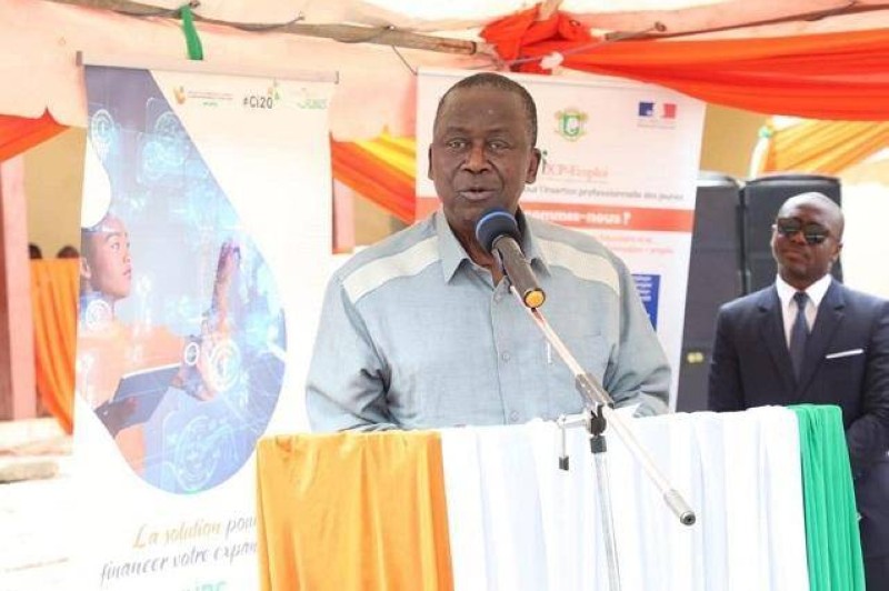 





Jeannot Ahoussou-Kouadio a invité les populations à investir le terrain pour ‘’ vendre’’ son projet.  (photo d’archive.) 