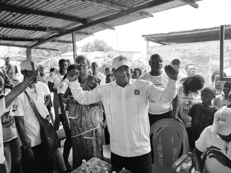 





Alexis Amichia est allé à la rencontre des vendeuses du quartier corridor. (photos:dr) 