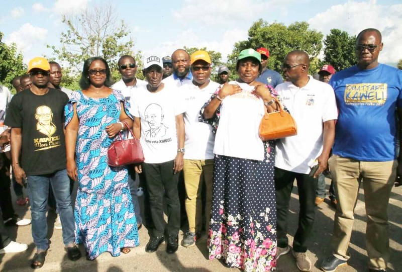 Ouattara Kaweli (en casquette blanche) dit miser son bilan pour convaincre les populations. (Ph: Poro Dagnogo )