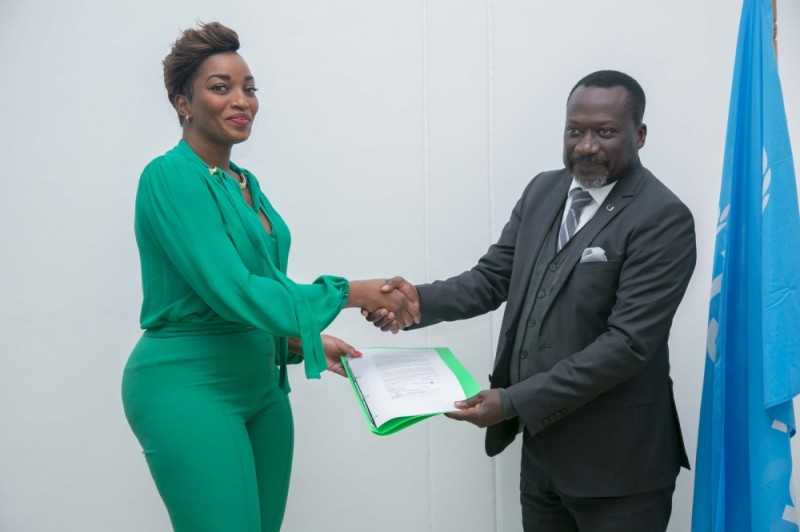 Fatim Cissé, directrice générale de Ihs Towers Côte d’Ivoire et Jean François Basse, représentant d’Unicef Côte d’Ivoire, lors du renouvellement du partenariat. (Ph: Dr)