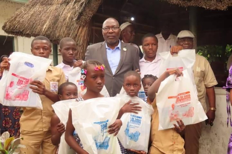 En recevant, ces kits, il s'agit pour les bénéficiaires d'entamer la rentrée scolaire avec sérénité. Photo Dr