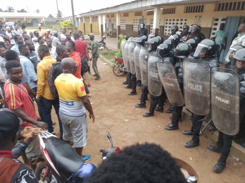 Policiers et manifestants sur le theatre des hostilites