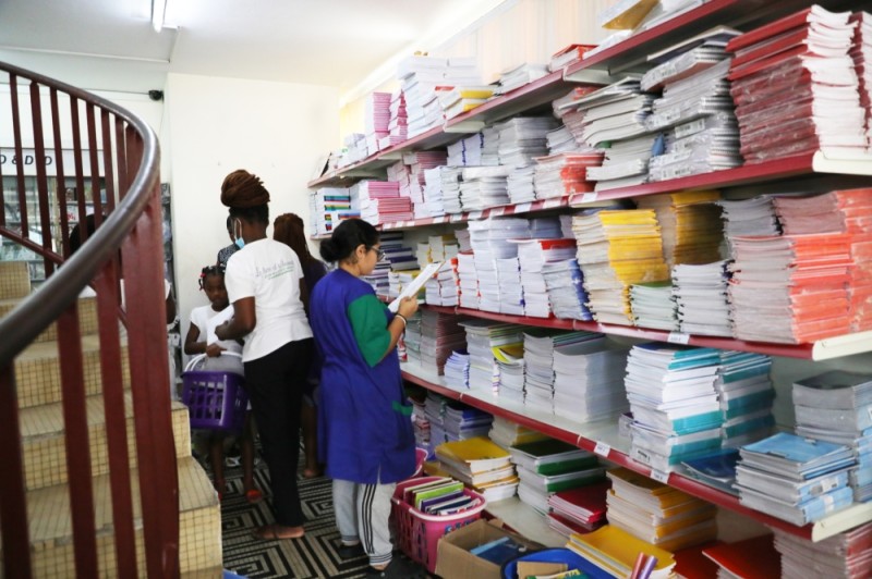 Les libraires ont renforcé leur dotation en livres et cahiers et prévision de la rentrée. (JULIEN MONSAN)