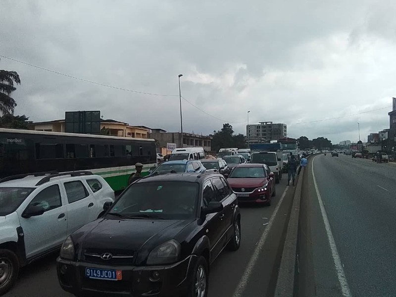 Un embouteillage monstre qui énerve les usagers (Ph: Bavane)