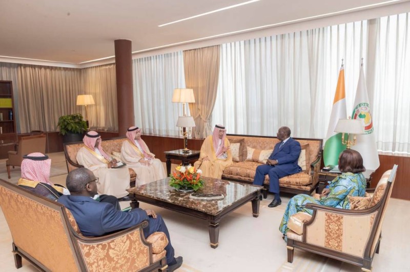 Le Président Ouattara lors de l'entretien, jeudi 7 septembre 2023, avec le Conseiller à la cour royale Ahmed Bin Abdulaziz Kattan