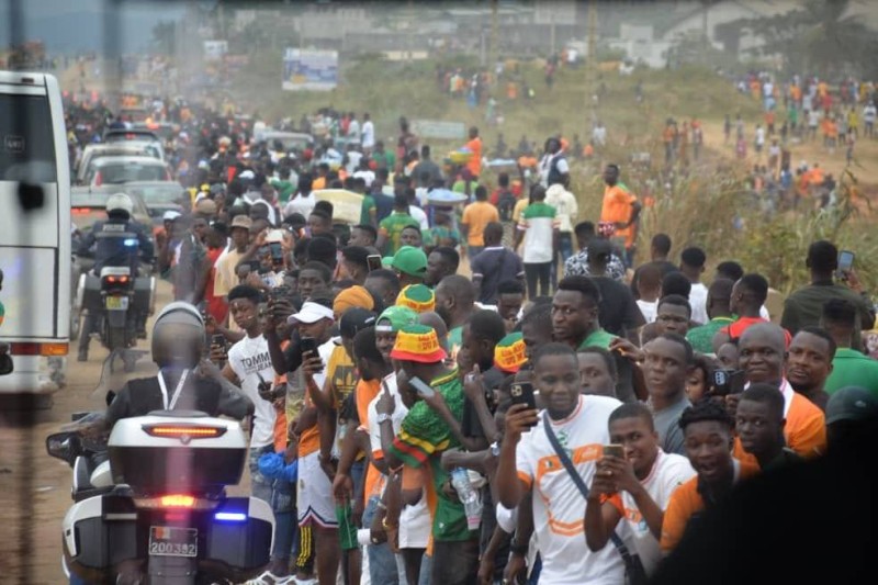 Venus en grand nombre tous les supporters n'ont pas eu accès au stade. (Ph: Dr)