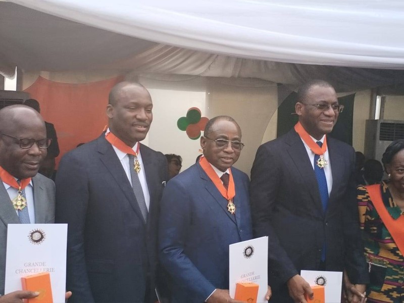 Le ministre N'Guessan Koffi en compagnie des autres collègues récipiendaires. (DR)