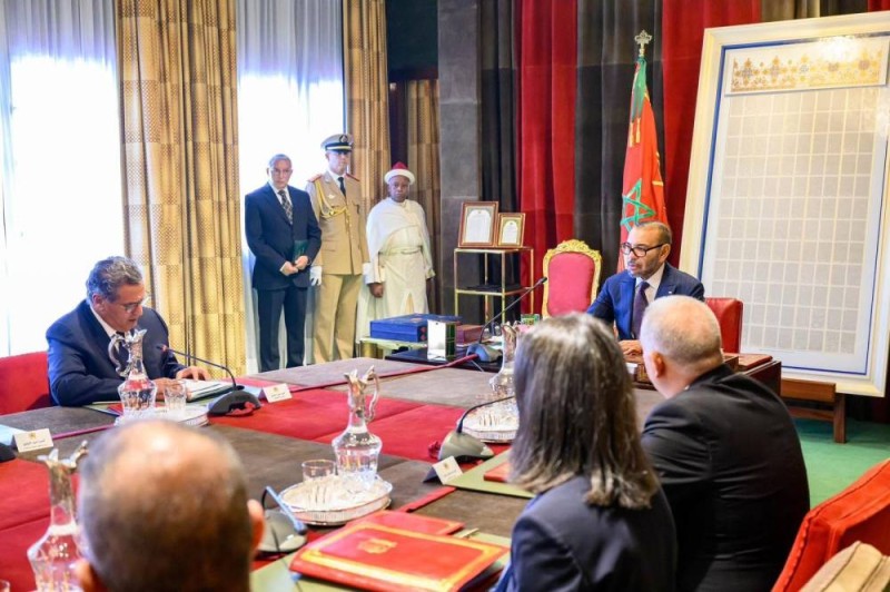 Sa majesté le roi Mohammed VI en réunion de travail pour le relogement des sinistrés et la prise en charge des affectés du séisme. (Ph MAP)